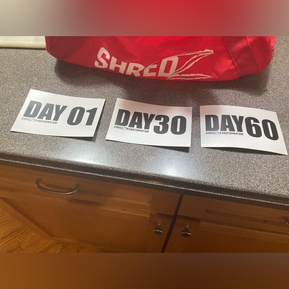 ShredZ Gym Bag - Red, progress cards and 30 day quick weight loss plan - Picture 4 of 10